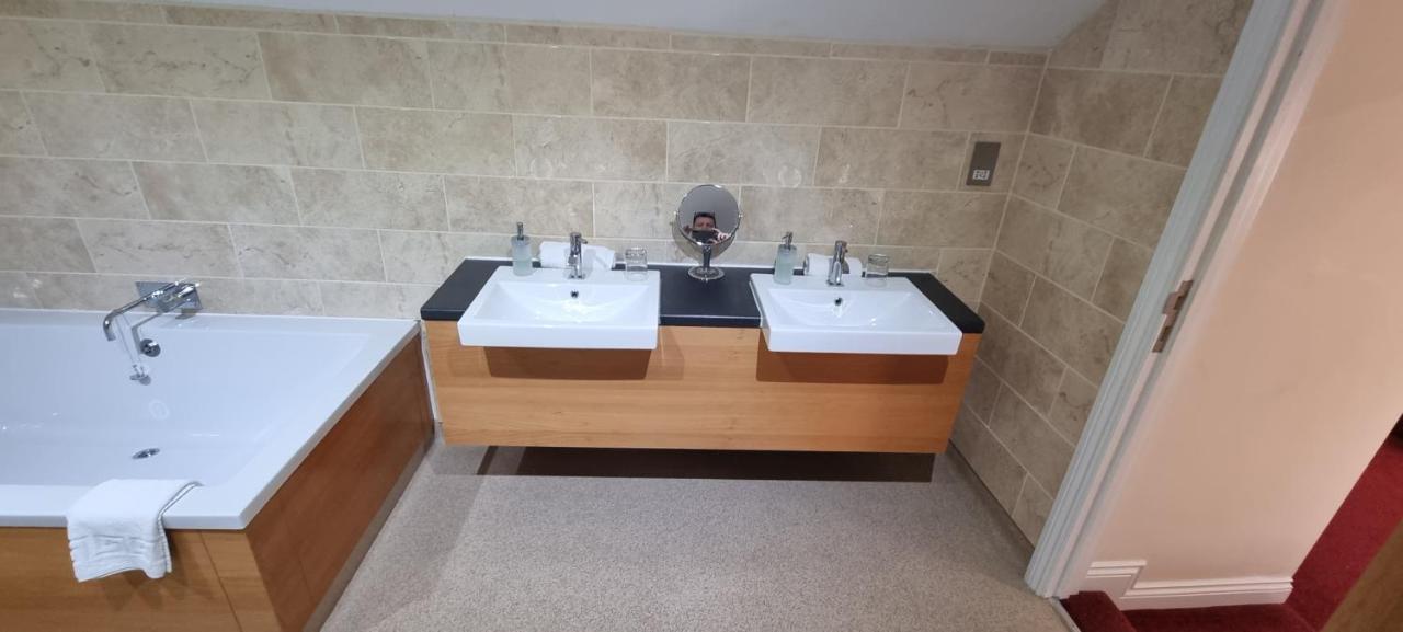Ecclefechan Hotel Екстериор снимка